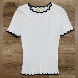 miami, medium, white scalloped tee with blue stitching